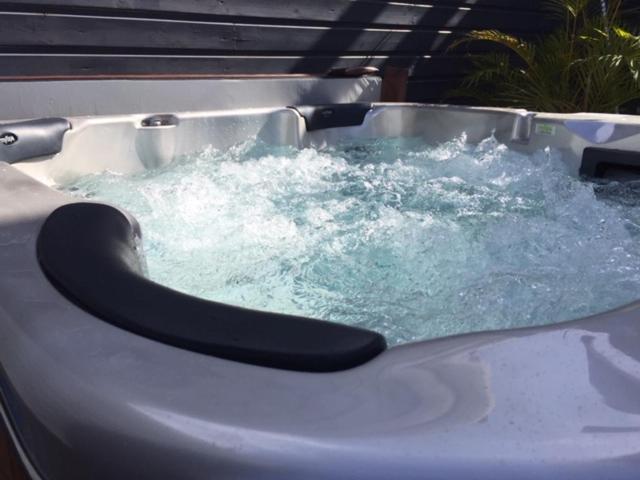 Ylang Residence Avec Piscine Chauffee & Jacuzzi Le Patelin Ngoại thất bức ảnh